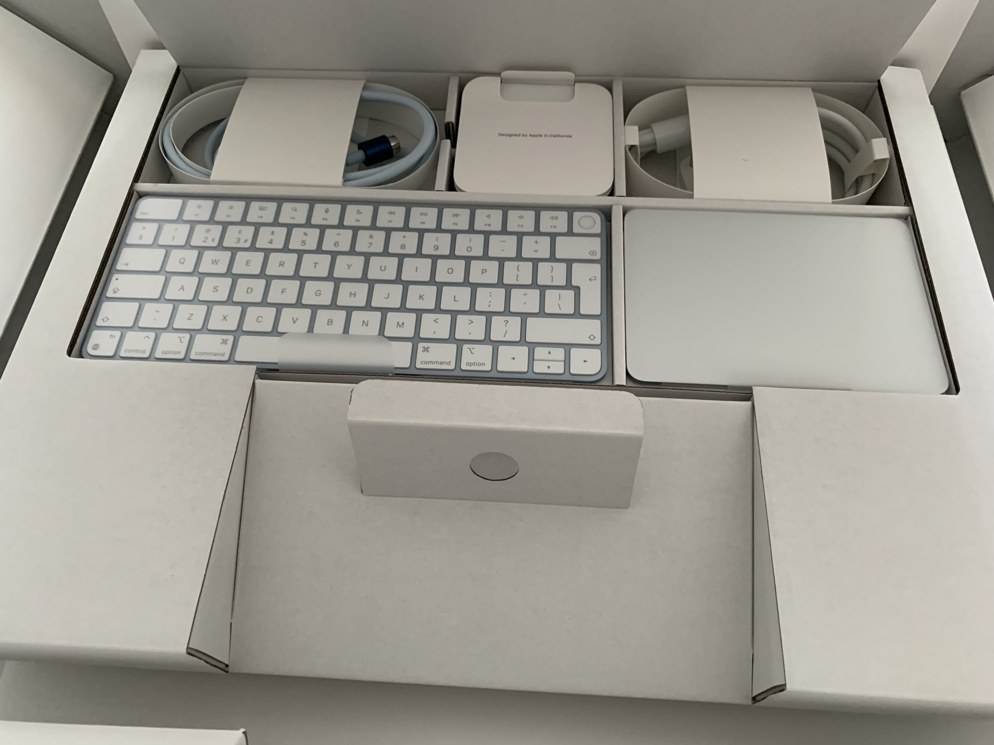 iMac Packaging, Keyboard and Mouse